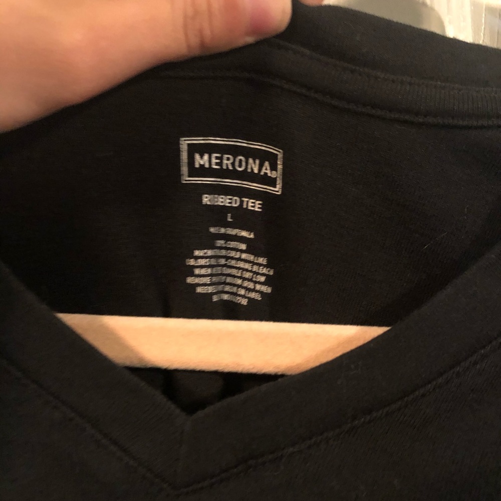 Basic black v-neck - Picture 2 of 3